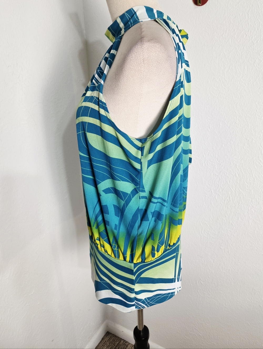 Axcess A Liz Claiborne - Teal, Aqua, Green & Yellow Abstract Halter Top, Size XL - Picture 6 of 13